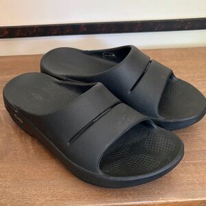 Oofos Black Slides